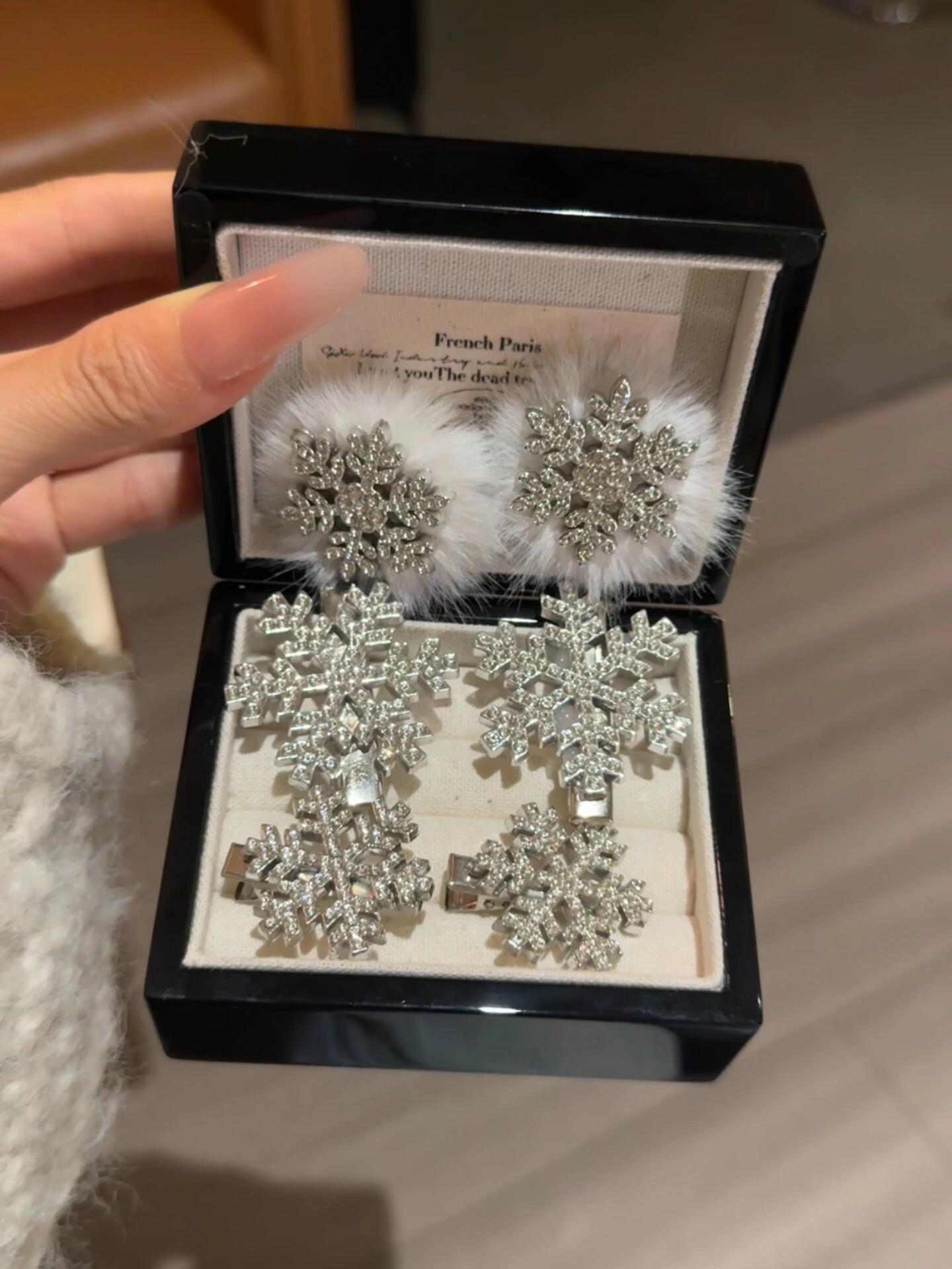 Fluffy Snowflake& Snowflake Hairpins