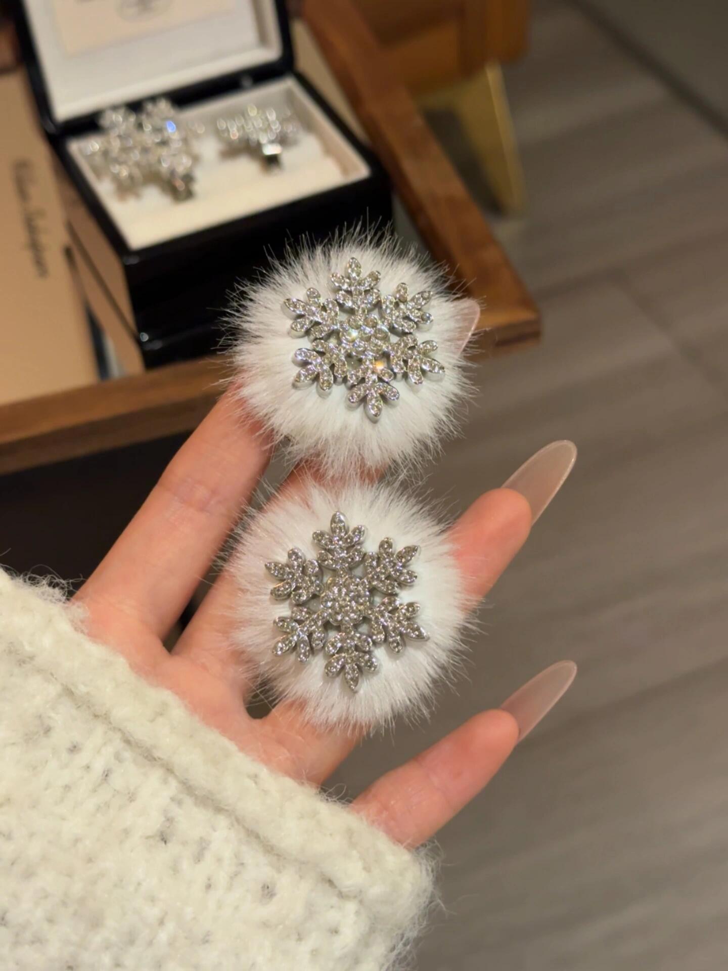 Fluffy Snowflake& Snowflake Hairpins